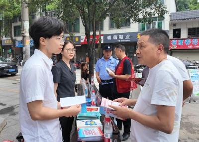 崇阳：送法下乡  “典”亮生活