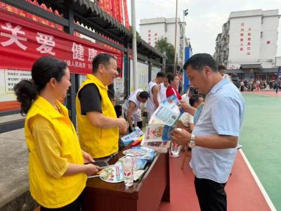 崇阳县石城镇：村“BA”赛场变身“禁毒小课堂” 
