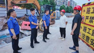 高考倒计时  崇阳城管为考生按下“静音键”