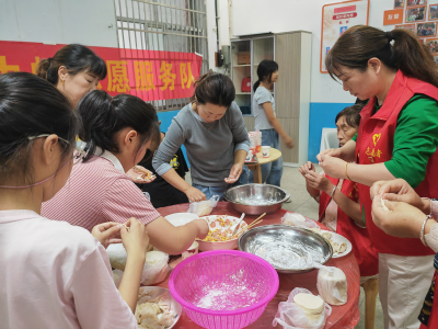 崇阳县高枧乡：志愿服务暖童心  饺子飘香迎“六一”