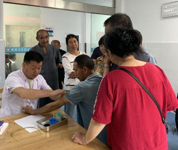 崇阳县高枧乡：体检报告送上门  暖心守护银龄健康