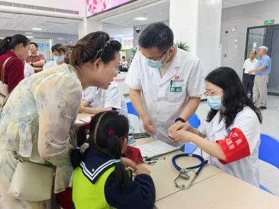 武汉协和巡回医疗队走进县妇幼保健院开展义诊帮扶