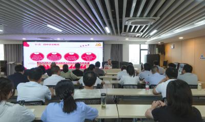 崇阳县政务服务和大数据管理局：深学理论强根基  赋能政务优服务