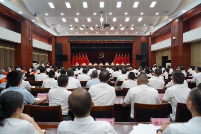 徐望为全县广大党员干部讲授树立和践行正确政绩观专题党课