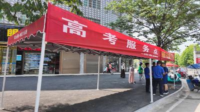 温情护考   崇阳城管为高考学子保驾护航