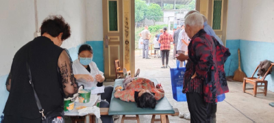崇阳县石城镇：健康直通车开进村湾，老人家门口享“全身体检”