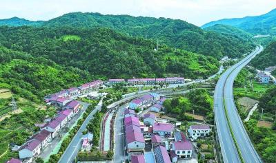 树立和践行正确政绩观丨这位村支书凭啥让村民服气？