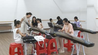 崇阳县文化馆暑期公益培训班开班    五大艺术门类免费学