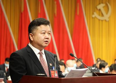 【聚焦党代会】｜短视频：陈洪豪代表中国共产党通山县第十四届委员会向大会作报告