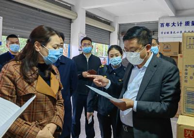 【深入学习贯彻党的二十大精神】V视 | 刘子恒调研食品安全和疫情防控工作并宣讲党的二十大精神