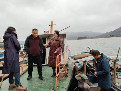 安全检查到边到角  措施得力保通保畅——县领导一行来燕厦调研春节期间交通安全保畅工作