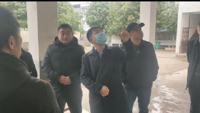 县领导带队检查校园食堂食品安全工作