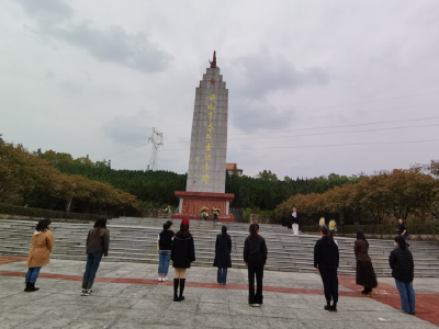 县实验幼儿园党支部赴烈士陵园举行祭扫活动