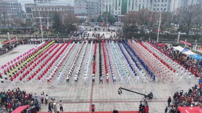 【图文】好嗨哟！通山：庆“三八”千名女职工演绎别样精彩