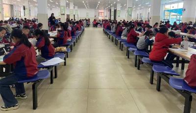 县迎宾路小学：举行“科技与文明同行，创新与创建同频”现场绘画大赛