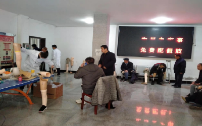 县残联深入开展学雷锋志愿服务月活动—免费为残疾人安装假肢