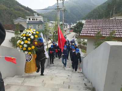 县商务系统党员干部赴鄂冷水坪开展“缅怀历史、祭奠先烈”活动