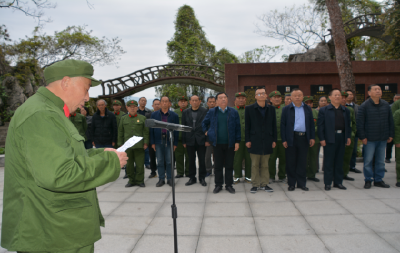 通山 78年入伍参战老兵服务中心开展清明祭扫活动缅怀牺牲战友