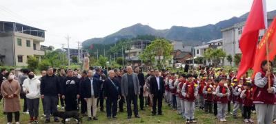 石瑛先生后裔到燕厦乡新庄村祭祖