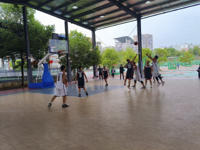  县实验中学：教师风采尽显  篮场仍是少年  