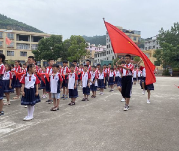 通羊五小：举行“红领巾，我为你自豪”入队仪式活动