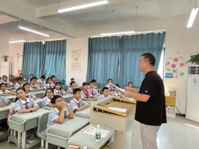 县迎宾路小学家长进课堂活动纪实