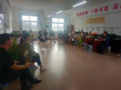 县实验中学：召开暑期安全主题家长会
