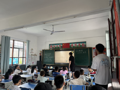 少儿编程课走进洪港镇车田小学