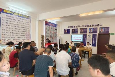 厦铺镇：召开易地扶贫搬迁安置点专场就业招聘屋场会