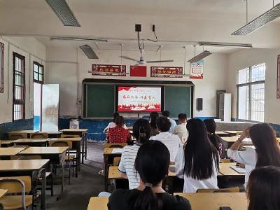 洪港镇杨林中学召开师德师风集训会