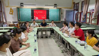 洪港小学举行新教师座谈会