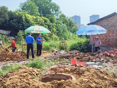 通山城管“五个整治”提升城区环境质量 扮靓城市迎“双节” 