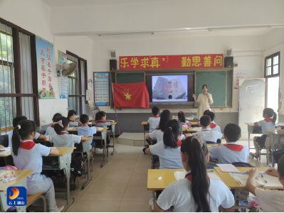  大畈镇板桥小学：缅怀革命先烈 传承红色基因