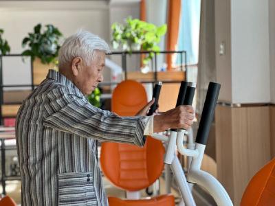 世界骨质疏松日：重视骨密度筛查 关注骨骼健康