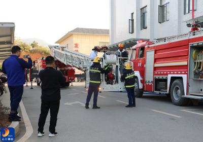 县妇幼保健院举行火灾疏散综合应急演练