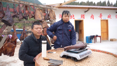 通山：留住时间美味的“腊肉哥”