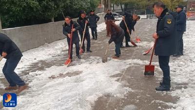 【防范应对新一轮低温雨雪冰冻天气】县农业综合执法大队：以雪为令，即刻行动