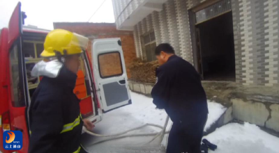 通山：火场逆行  他们徒手拎出滚烫煤气罐