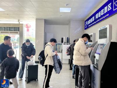 【新春走基层㉜·春节我在岗】多举措 增运力 县交通运输部门全力应对春运返程高峰