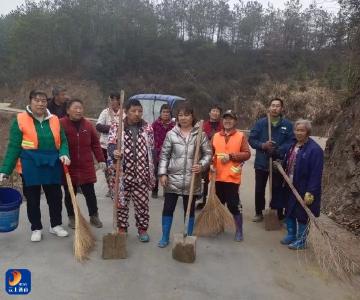 南林桥镇：党群齐上阵 “湾湾”大扫除
