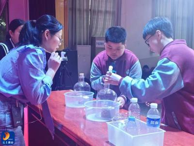 咸宁市首届理化生教研节在通山县实验中学举行