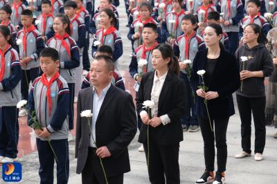 县迎宾路小学开展清明祭扫活动