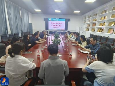 新疆温泉县领导及教师赴县实验中学进行经验交流