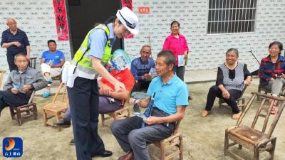 通山交警大队“银发行动”精准守护“夕阳红”