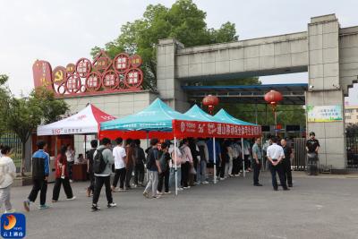 @通山高考学子！爱心送考正在发车