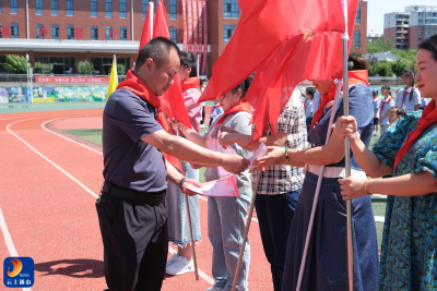 通山县迎宾路小学举行“红领巾爱祖国”新队员入队仪式