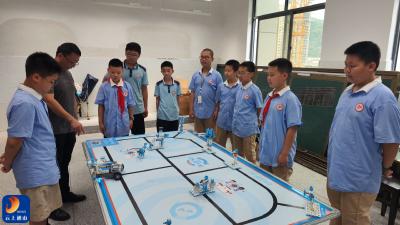 县实验小学：开展兴趣社团展示考核活动