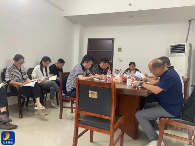 县人大常委会调研组对通山县公共资源交易中心工作情况进行调研