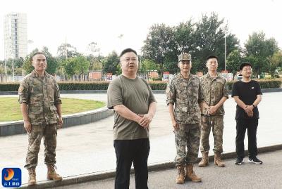 V视丨陈洪豪率县处级领导干部赴咸宁市民兵训练基地开展主题“军事日”活动