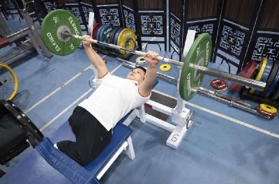 巴黎残奥会 | 汗水铸就荣耀 拼搏彰显风采——专访巴黎残奥会开幕式中国体育代表团旗手